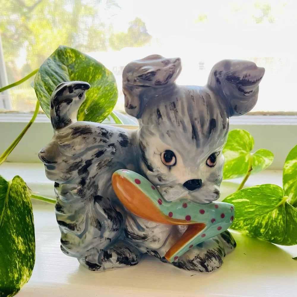 PLANTER PUPPY HOLDING A SHOE, CERAMIC, VINTAGE BUT LIKE NEW. NO CRACKS O…